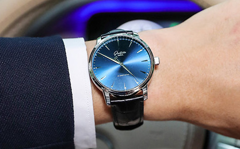 深圳格拉蘇蒂保修服務(wù)點（格拉蘇蒂表盤變暗）