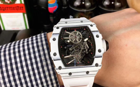 理查德米勒手表玻璃碎了維修多少費(fèi)用（手表表盤(pán)生銹的處理方法）