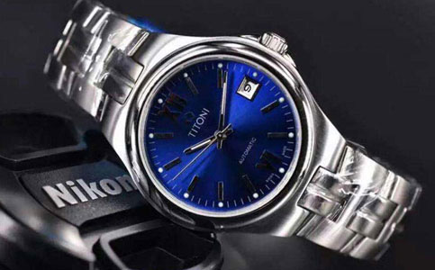 梅花官網客服電話（解決梅花手表發條擰反的問題）